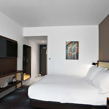 Otel Hampton By Hilton Toulouse Airport 3*