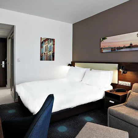 Hampton By Hilton Toulouse Airport Otel