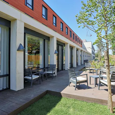 Hampton By Hilton Toulouse Airport 3*